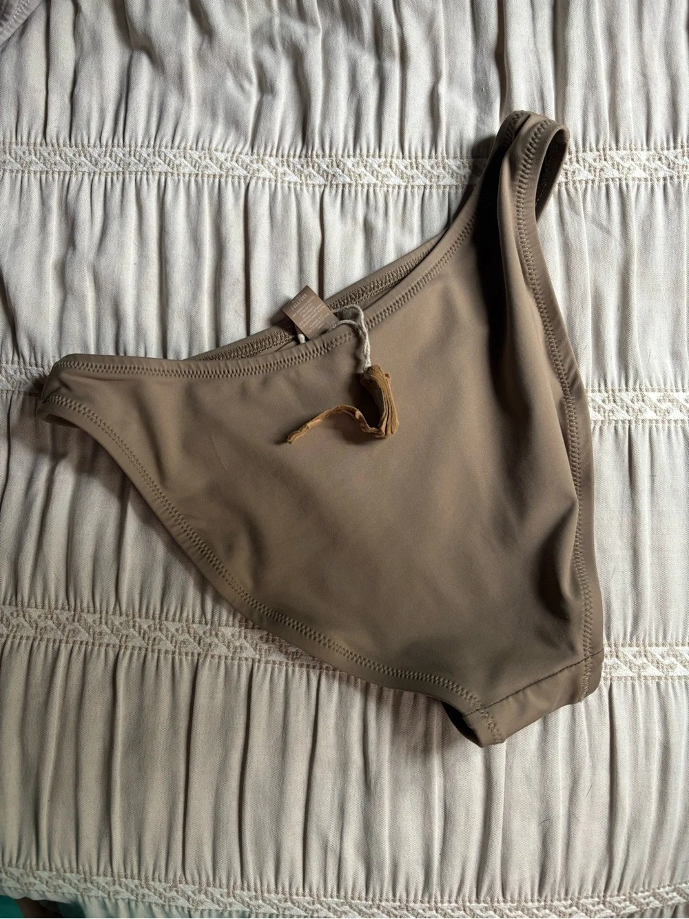 SKIMS NWT Taupe XXS Bikini Bottom - Desert .. Never worn, tag ripped in washer.